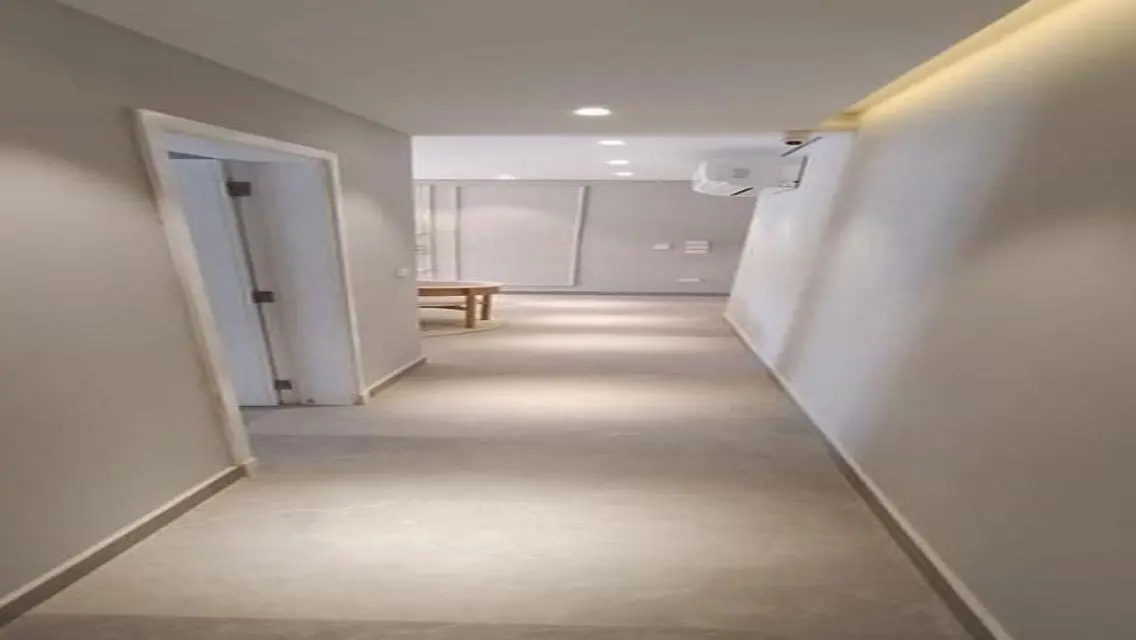 Stunning 4-Bedroom Apartment for Sale - 2000 sqm with Lake View