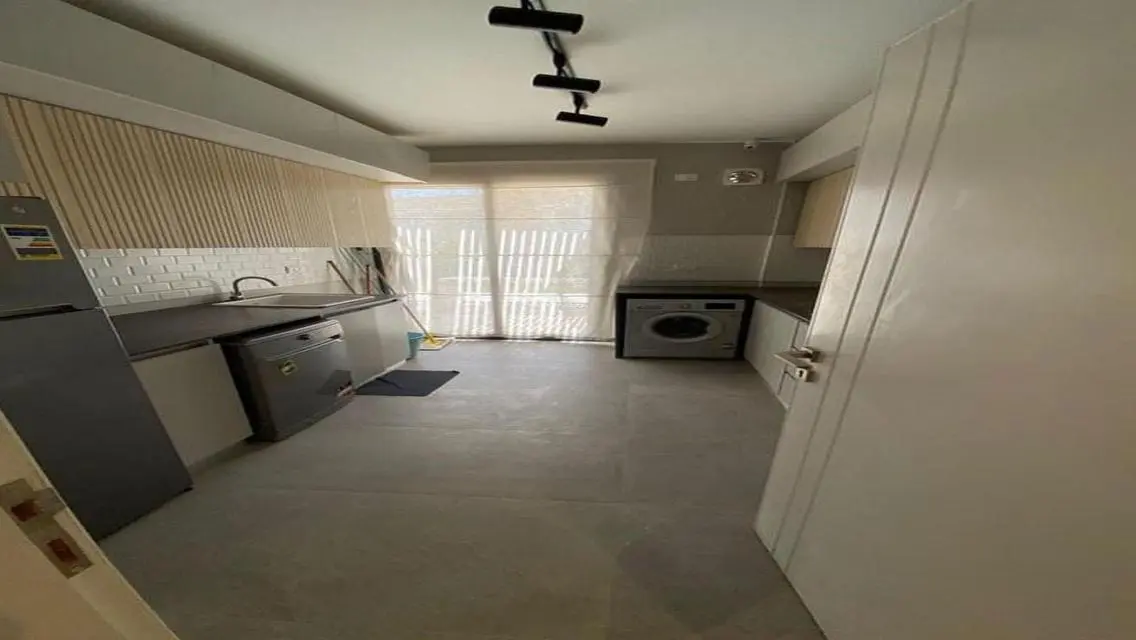 Stunning 4-Bedroom Apartment for Sale - 2000 sqm with Lake View