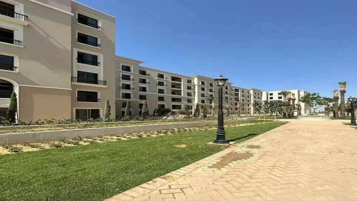 Stunning 4-Bedroom Apartment for Sale - 2000 sqm with Lake View