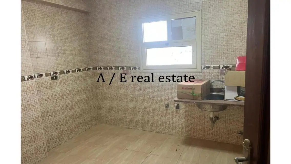 شقة رائعة مع شرفة وتجهيزات مطبخ