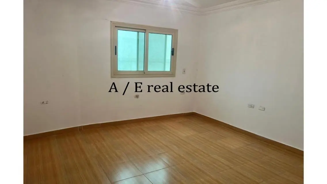 شقة رائعة مع شرفة وتجهيزات مطبخ