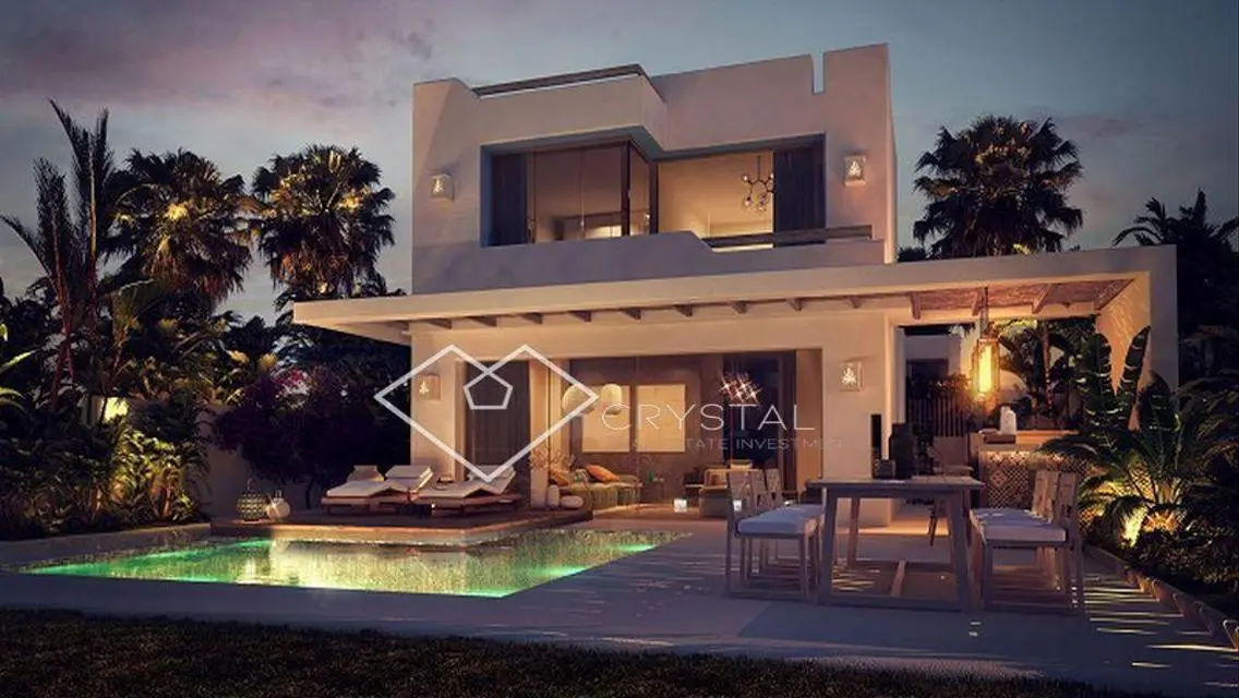 Luxury Apartment with Lake View