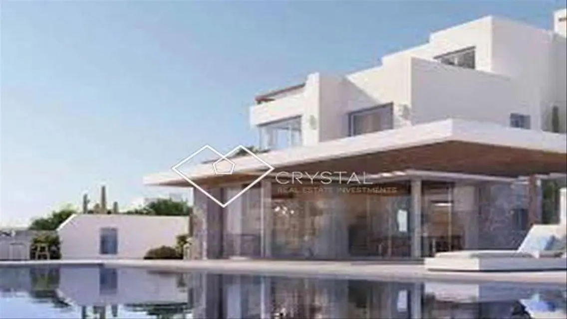 Luxury Apartment with Lake View