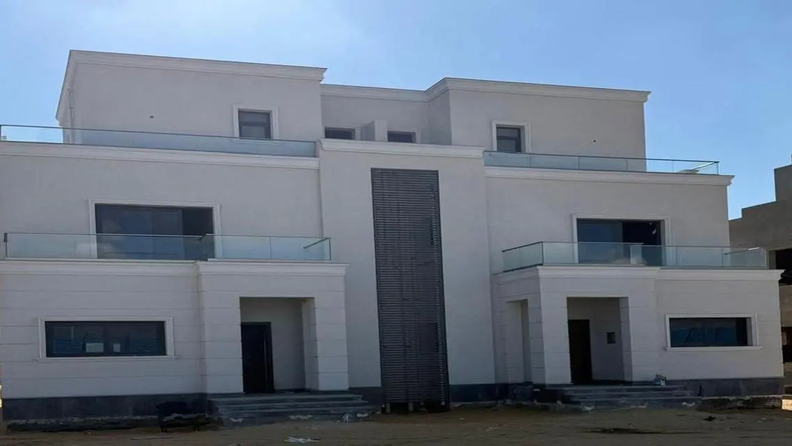 Luxury Apartment for Sale Overlooking Lakes