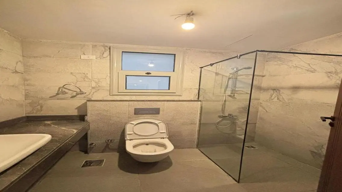 Luxurious Apartment with Shared Pool in the Heart of the City