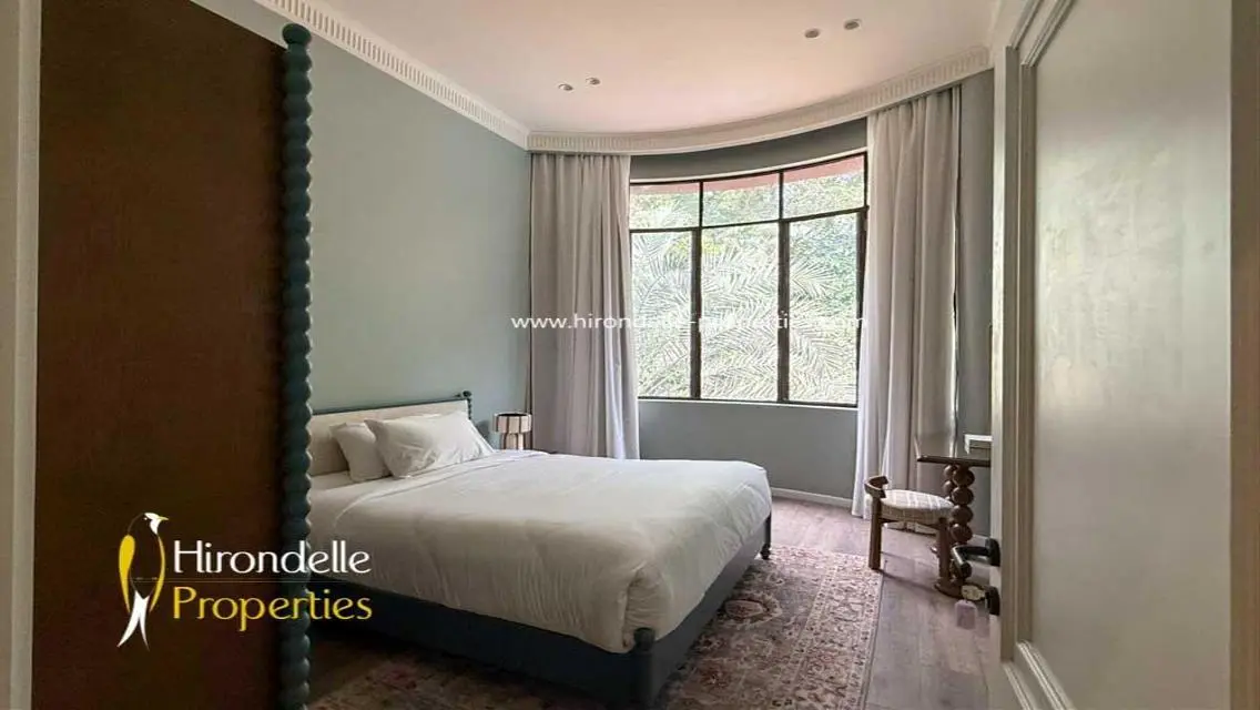 Stunning Apartment with Beautiful Lake View