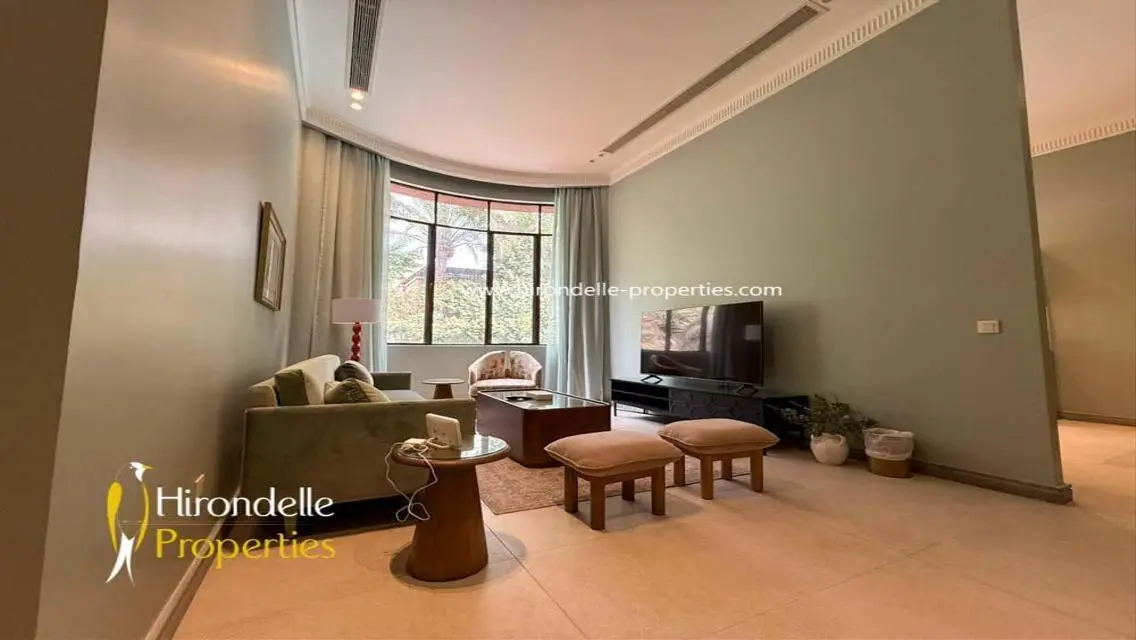 Stunning Apartment with Beautiful Lake View