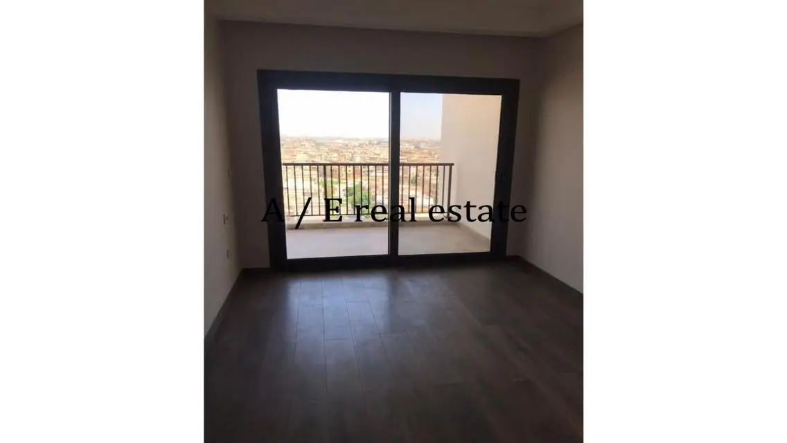 Stunning 169 sqm Apartment with Balcony and Covered Parking