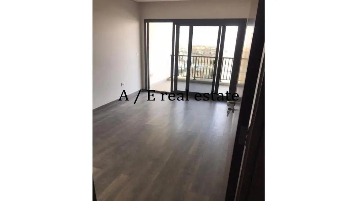 Stunning 169 sqm Apartment with Balcony and Covered Parking