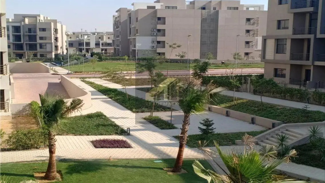 بنتهاوس فاخر بمساحة 700 متر للبيع - إطلالة جميلة