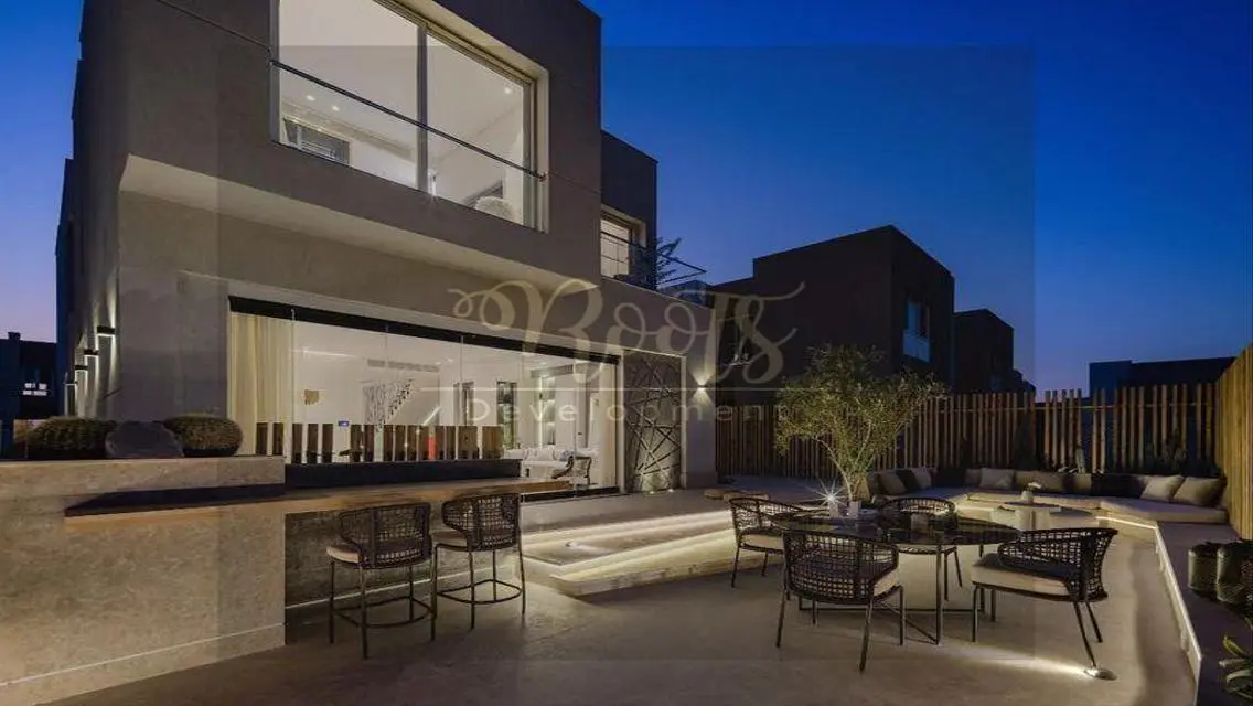 Luxury Apartment with Spacious Balcony