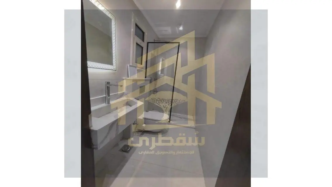 شقة فاخرة للبيع بتكييف مركزي وإطلالة رائعة
