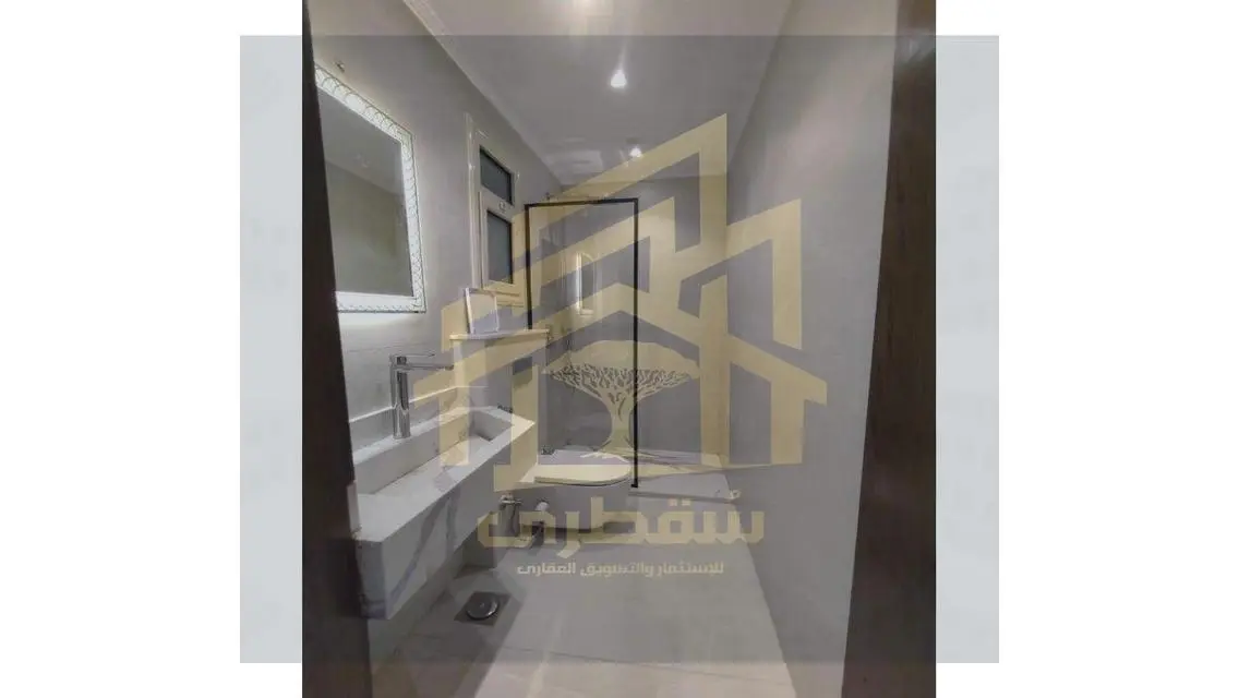 شقة فاخرة للبيع بتكييف مركزي وإطلالة رائعة