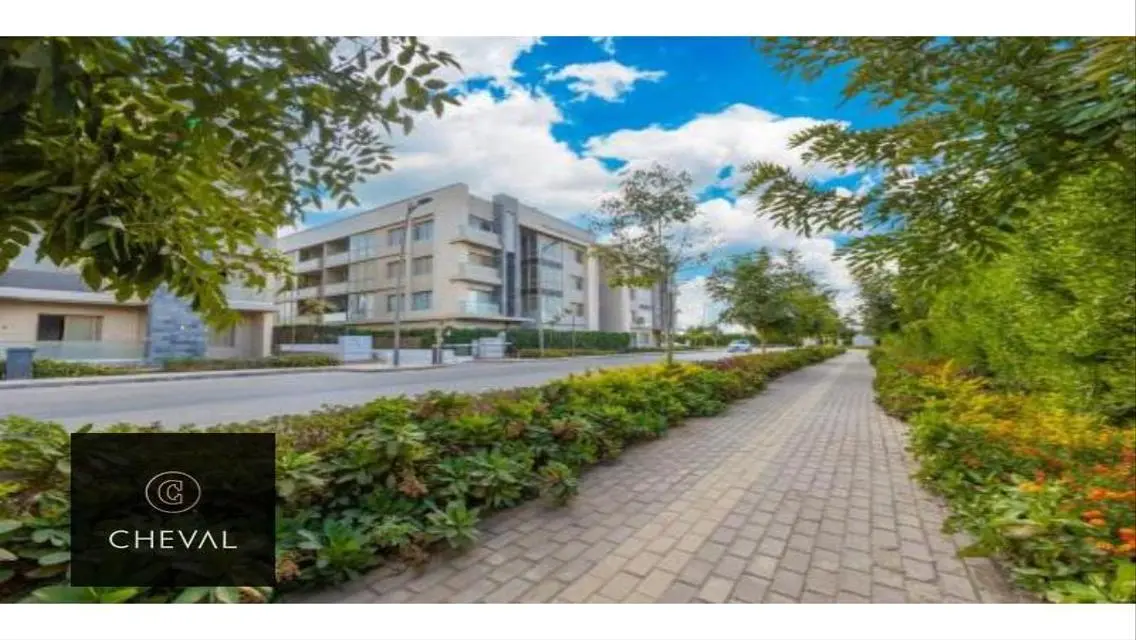 Stunning 139sqm Apartment with Lake View