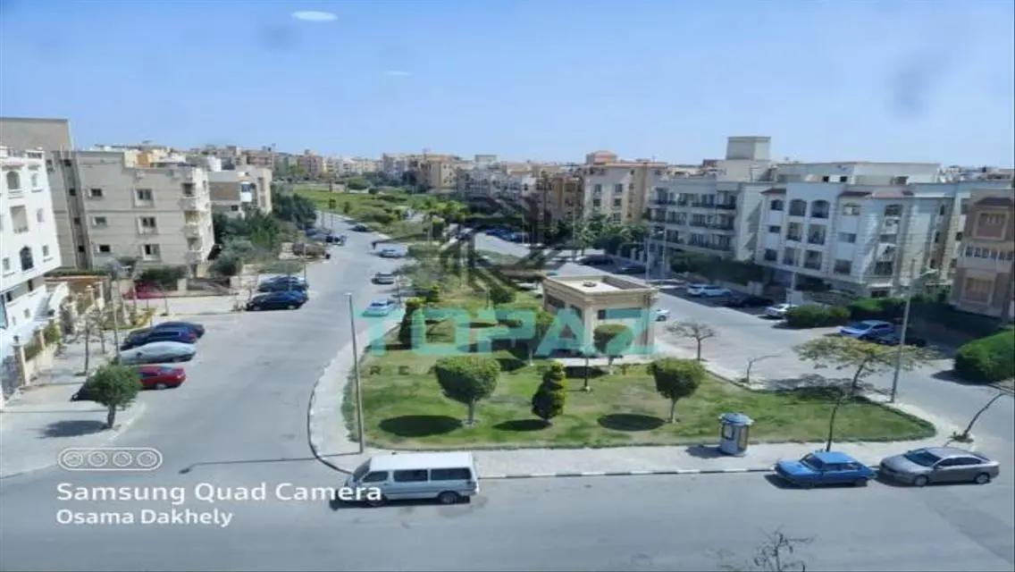 شقة فاخرة بمساحة واسعة للبيع