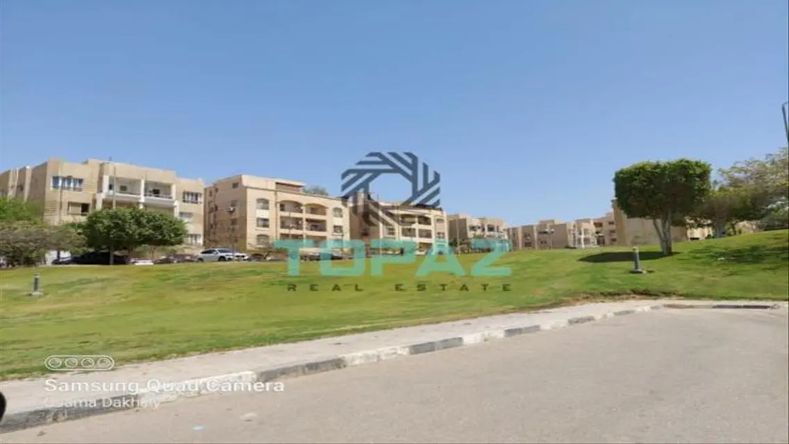 شقة فاخرة بمساحة واسعة للبيع