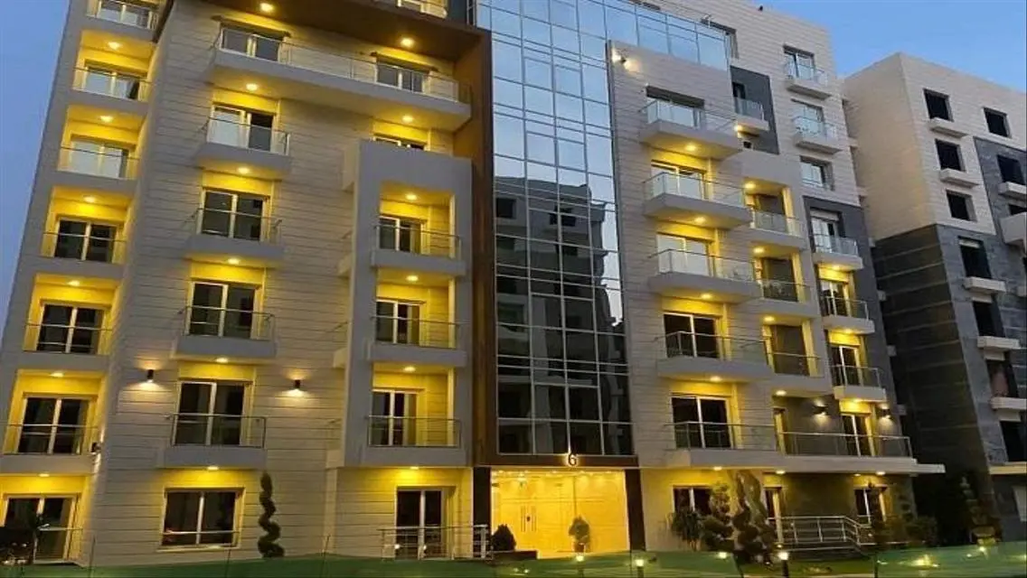 عقار فاخر للبيع في موقع متميز