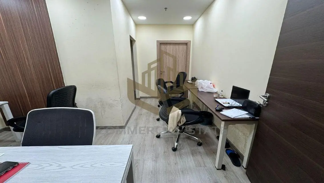 مساحة تجارية للإيجار في الدولة 8