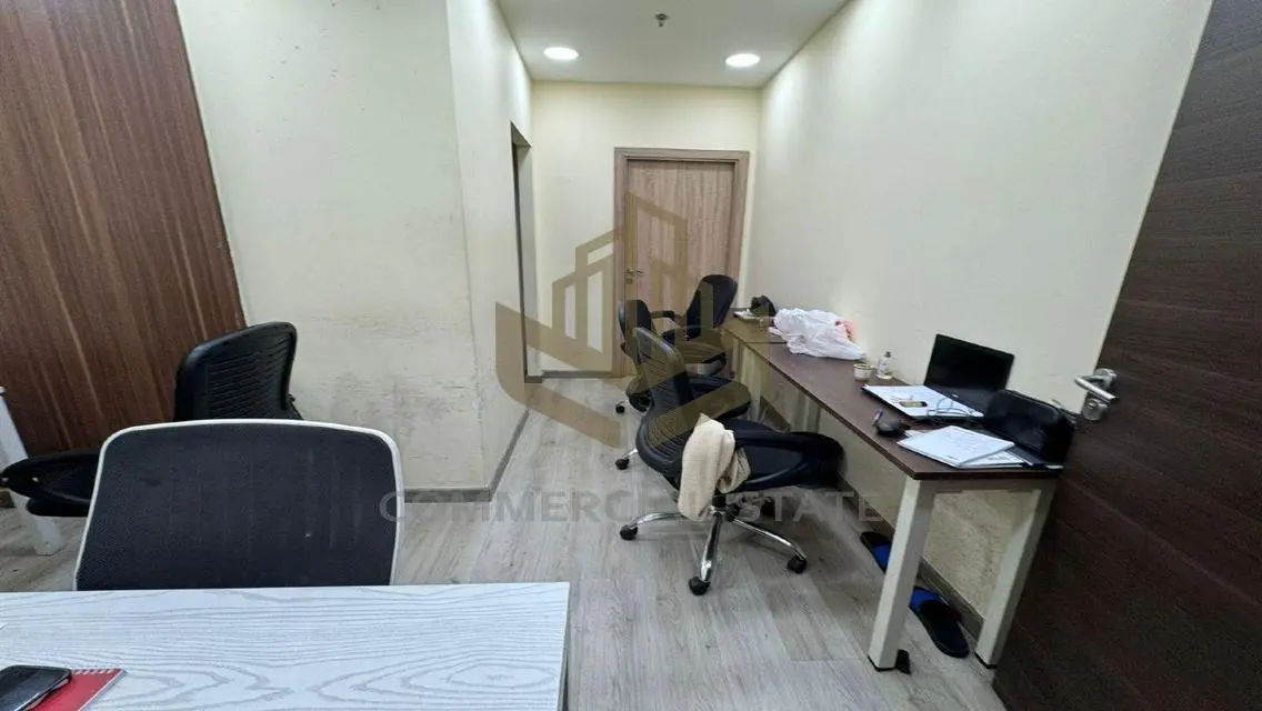 مساحة تجارية للإيجار في الدولة 8