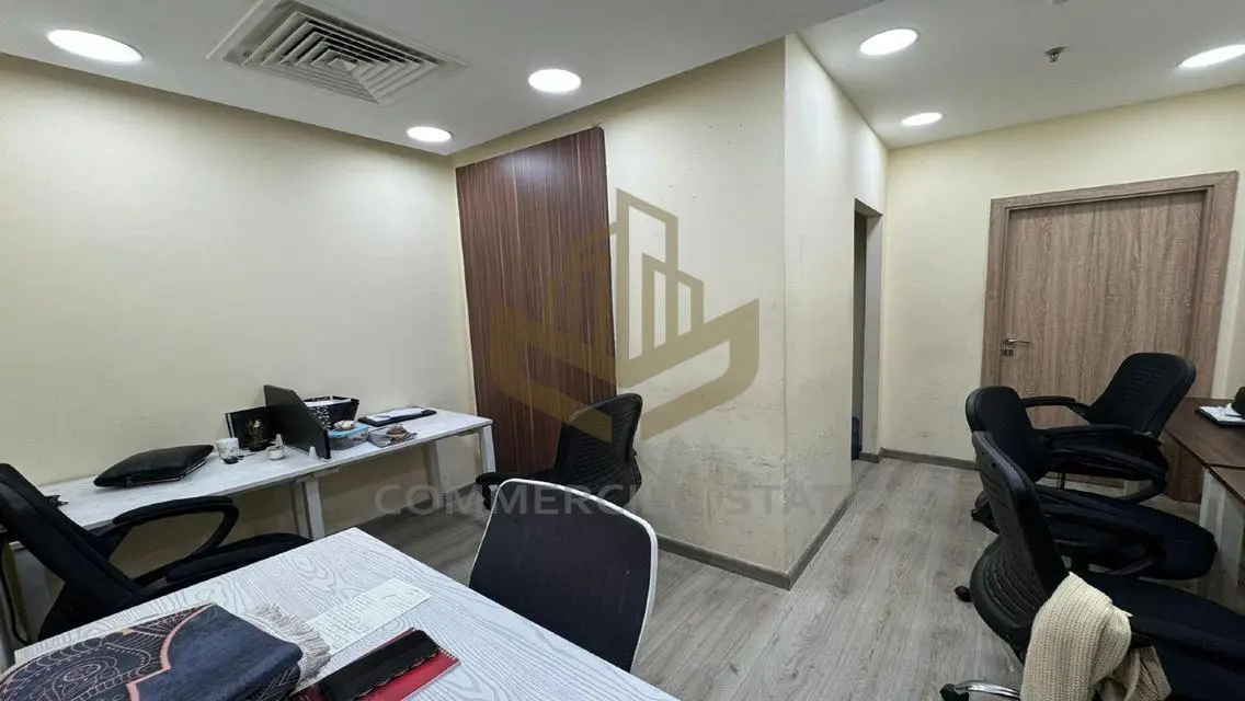مساحة تجارية للإيجار في الدولة 8