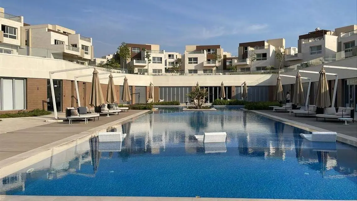 Luxury Apartment with Pool and Scenic Lake View
