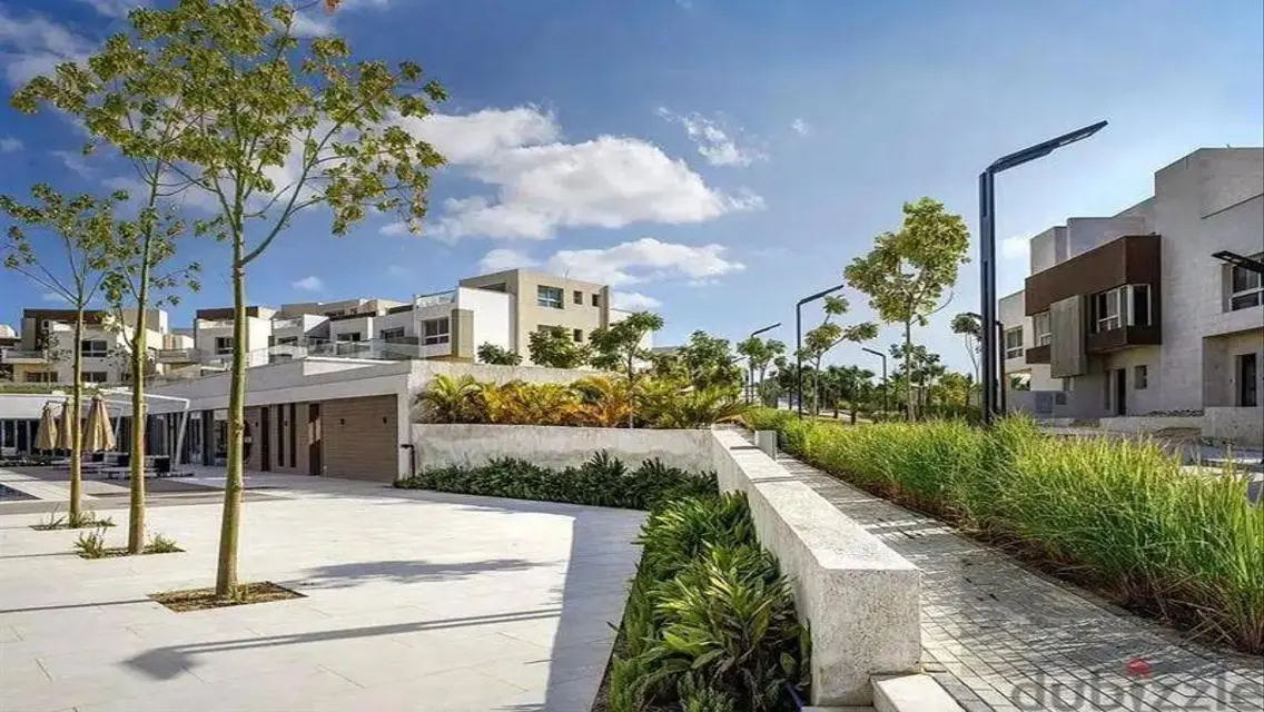 Luxury Apartment with Pool and Scenic Lake View