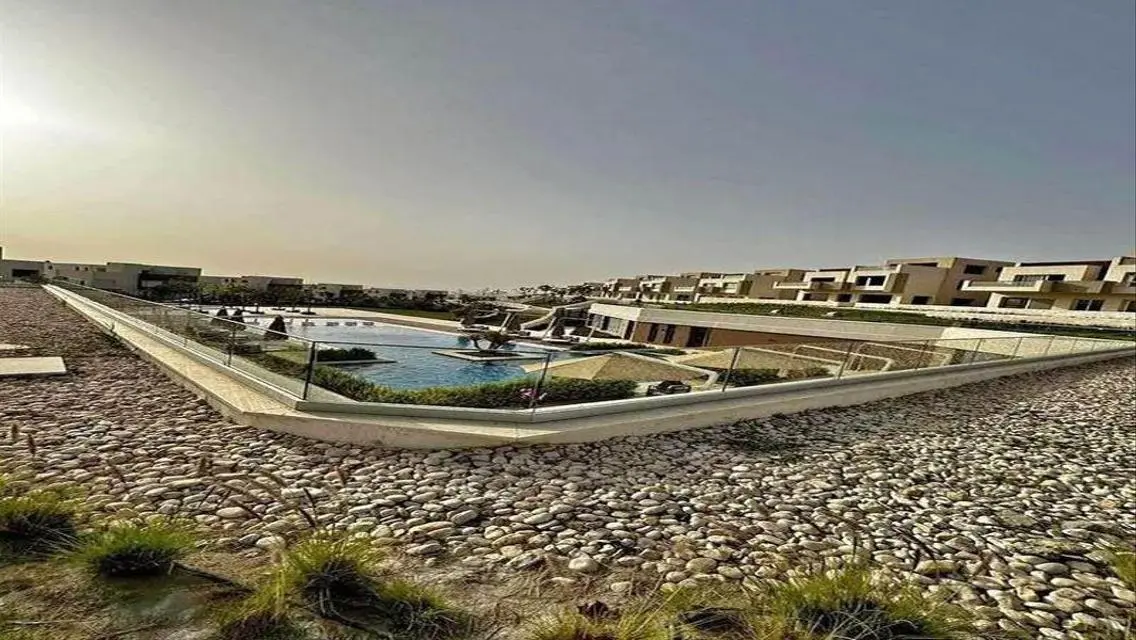 Luxury Apartment with Pool and Scenic Lake View