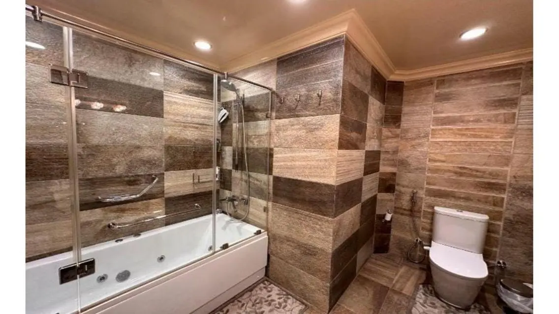Luxury 3-Bedroom Apartment in CB 7928