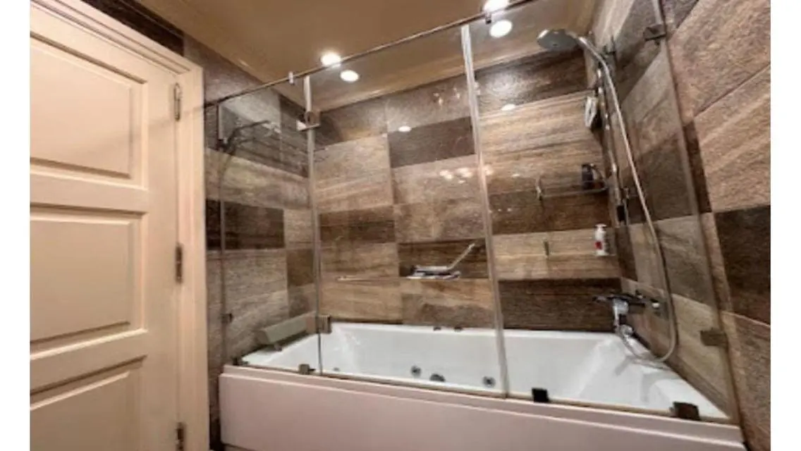 Luxury 3-Bedroom Apartment in CB 7928