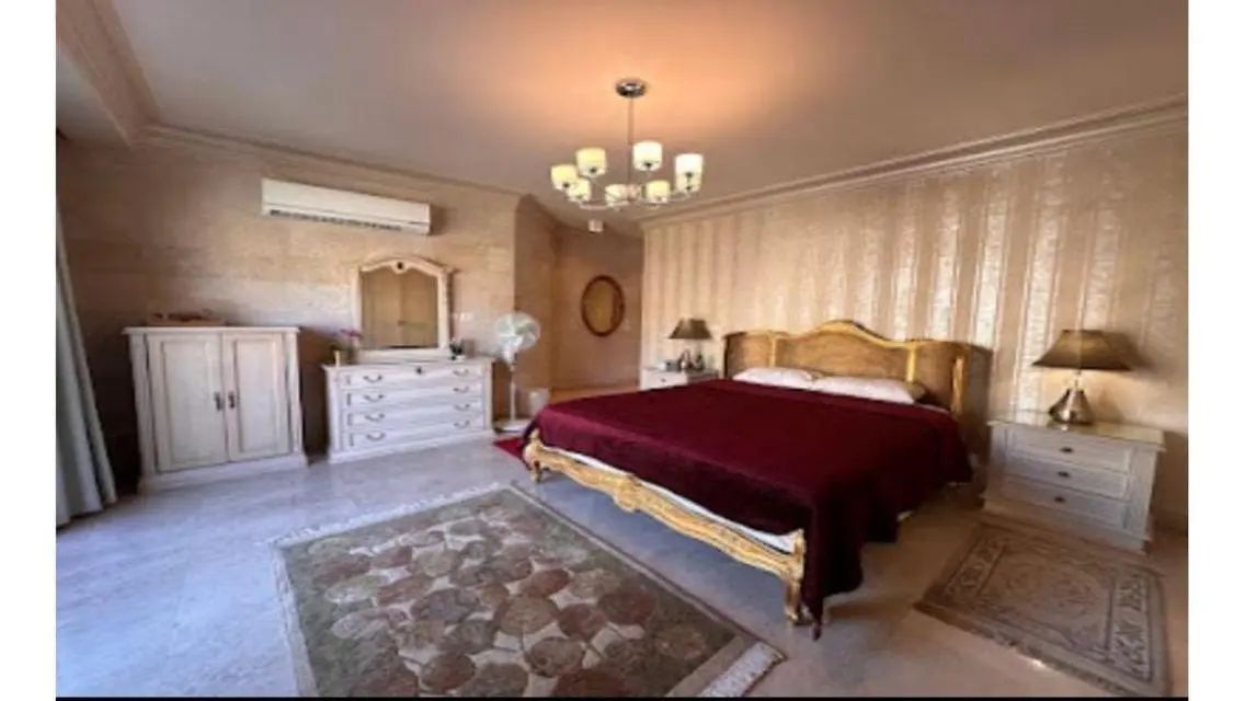 Luxury 3-Bedroom Apartment in CB 7928