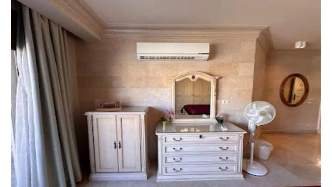 Luxury 3-Bedroom Apartment in CB 7928