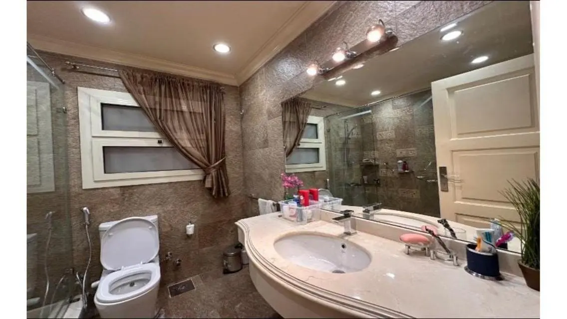 Luxury 3-Bedroom Apartment in CB 7928