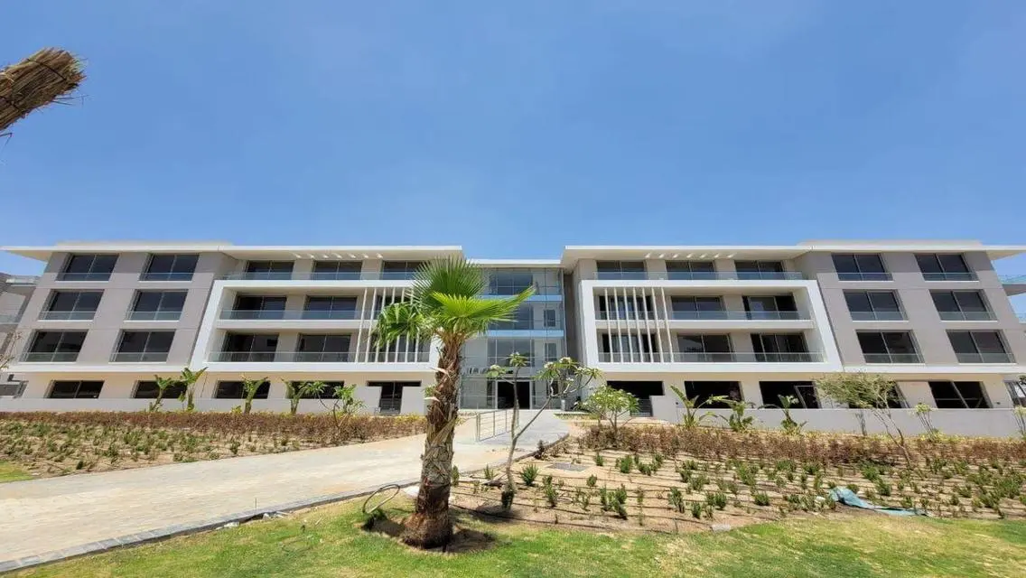 Luxury Apartment Overlooking Lakes with Balcony and Shared Pool