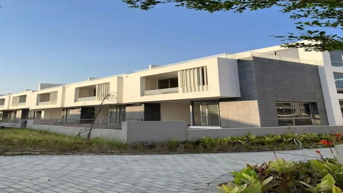 Luxury Apartment Overlooking Lakes with Balcony and Shared Pool
