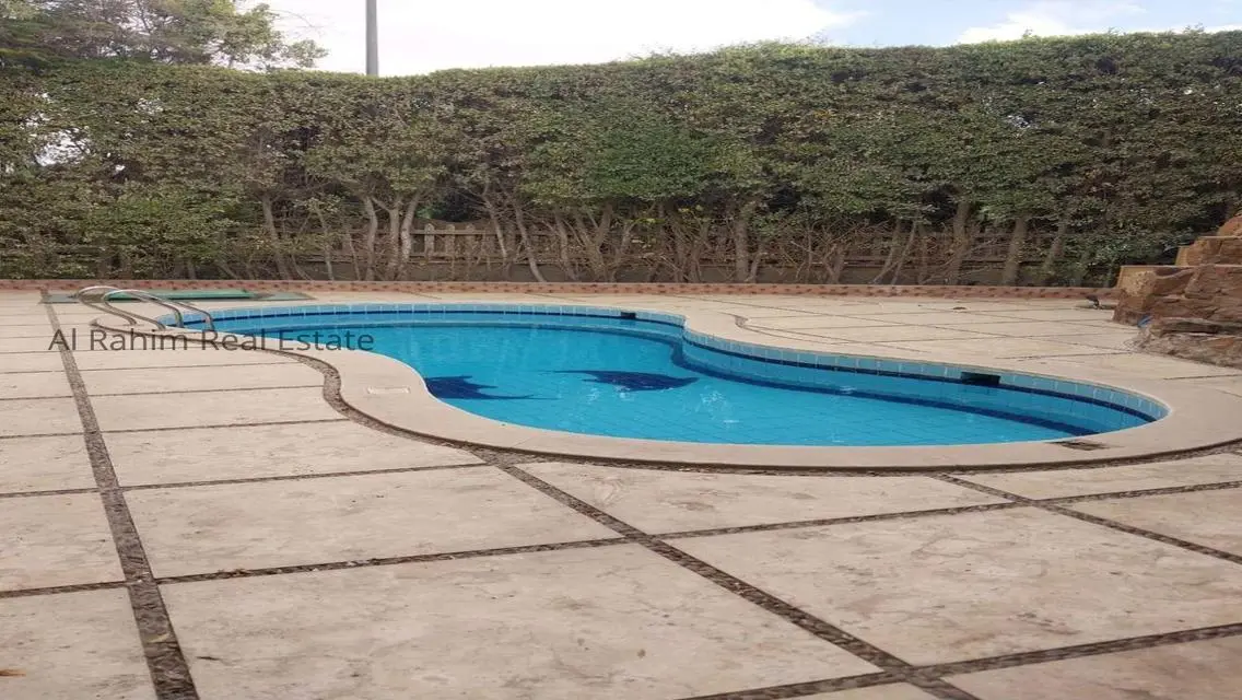 Luxurious Villa Located in the Heart of the City