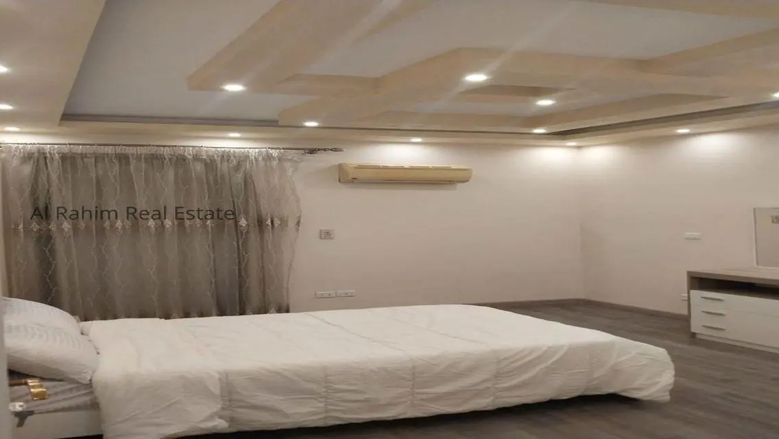 Luxurious Villa Located in the Heart of the City