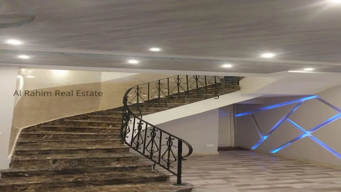 Luxurious Villa Located in the Heart of the City