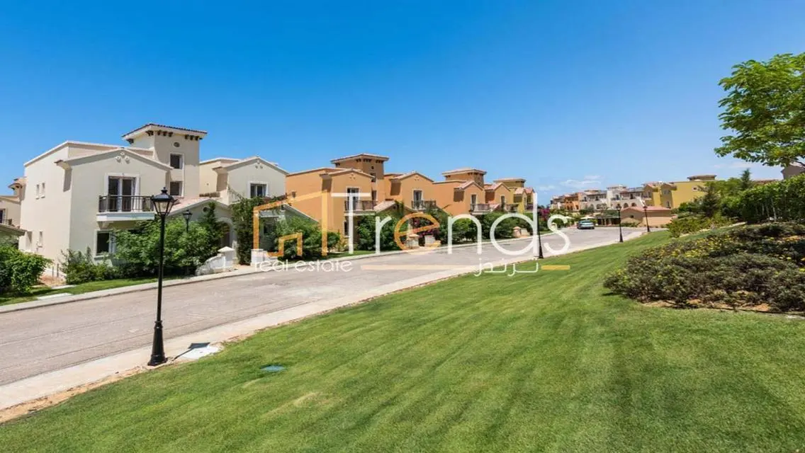 Luxury Villa for Sale at 9,500,000 EGP with Garden and Balcony