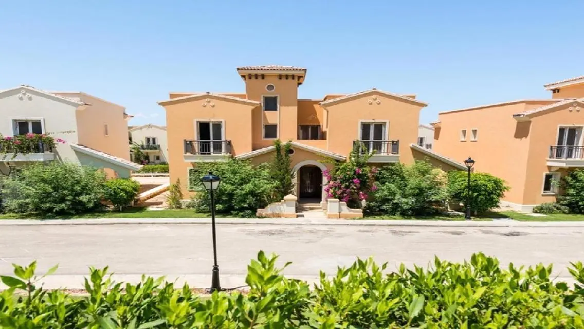 Luxury Villa for Sale at 9,500,000 EGP with Garden and Balcony