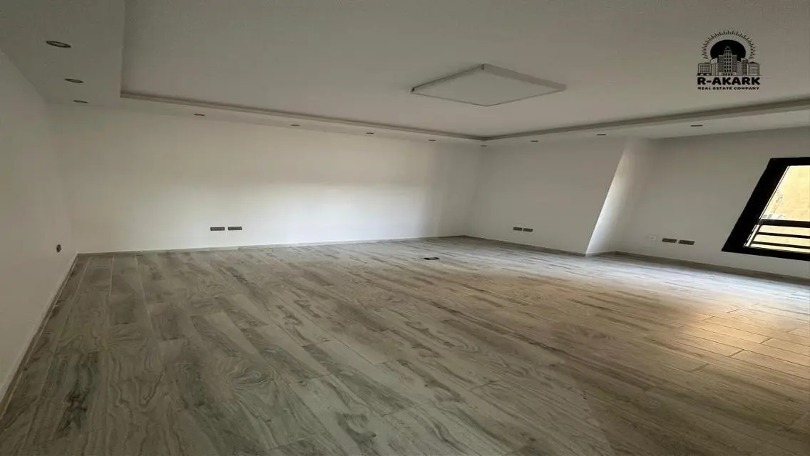 شقة فاخرة بمساحة واسعة بمساحة 160 متر²