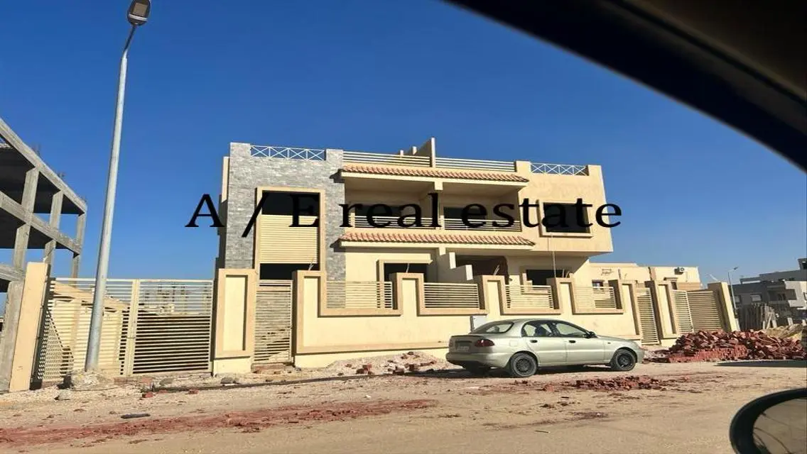 فيلا فاخرة للبيع في منطقة متميزة