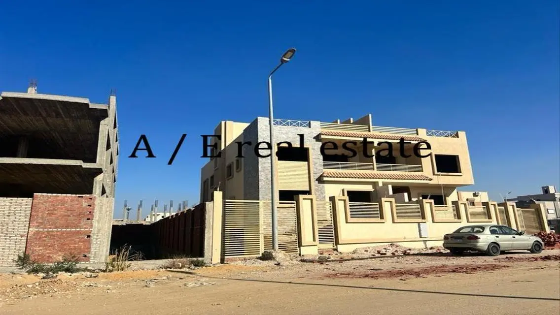 فيلا فاخرة للبيع في منطقة متميزة