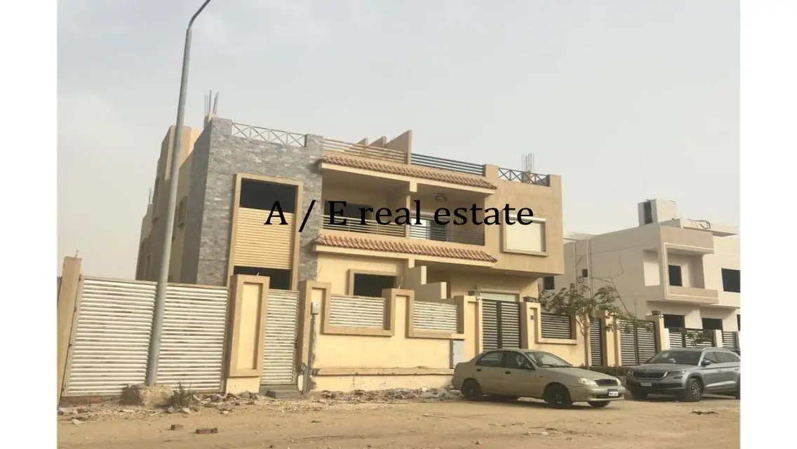 فيلا فاخرة للبيع في منطقة متميزة