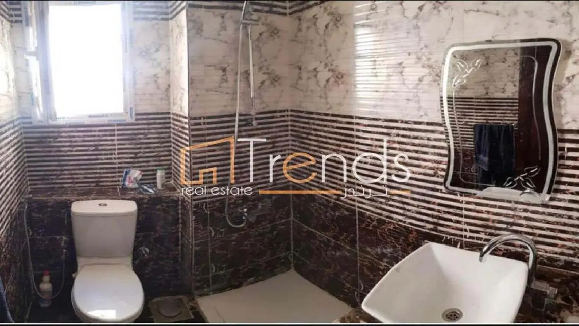 شقة فاخرة بمساحة واسعة للبيع ببحيرات