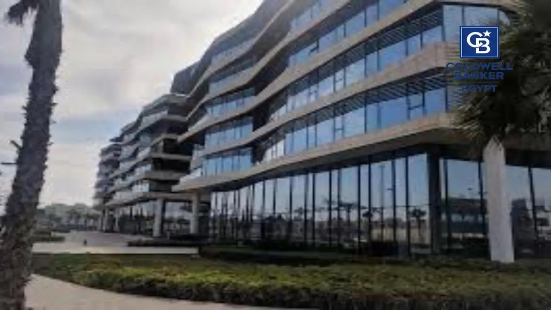 Modern Commercial Unit for Sale in the City Center