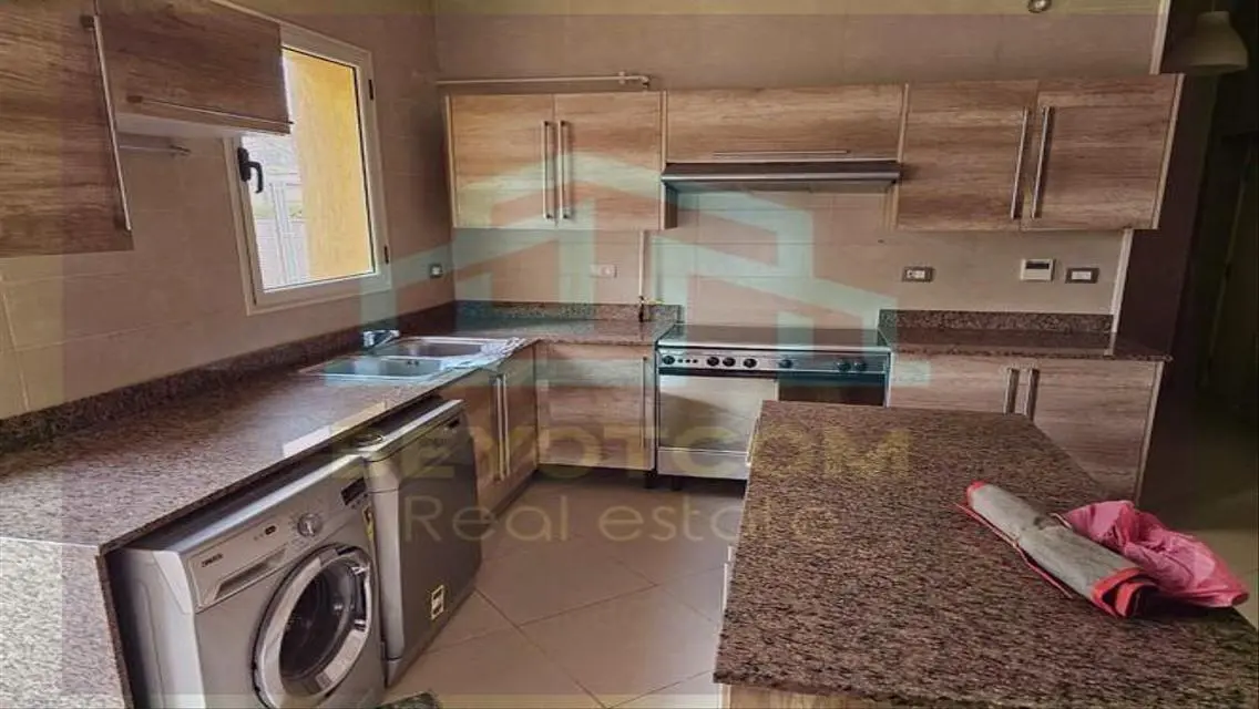 شقة فاخر للبيع بمساحة واسعة