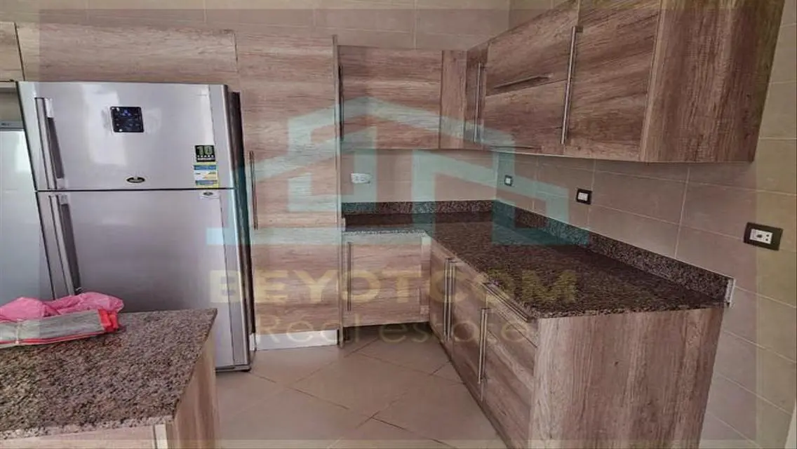 شقة فاخر للبيع بمساحة واسعة