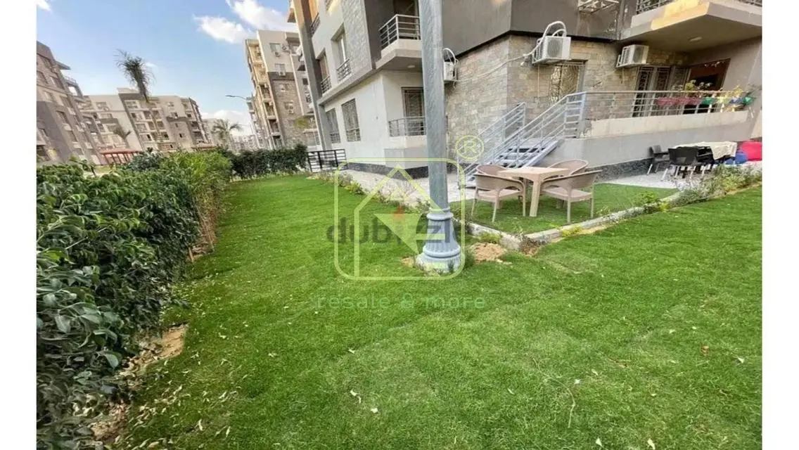 Luxury Apartment with Garden and Shared Pool