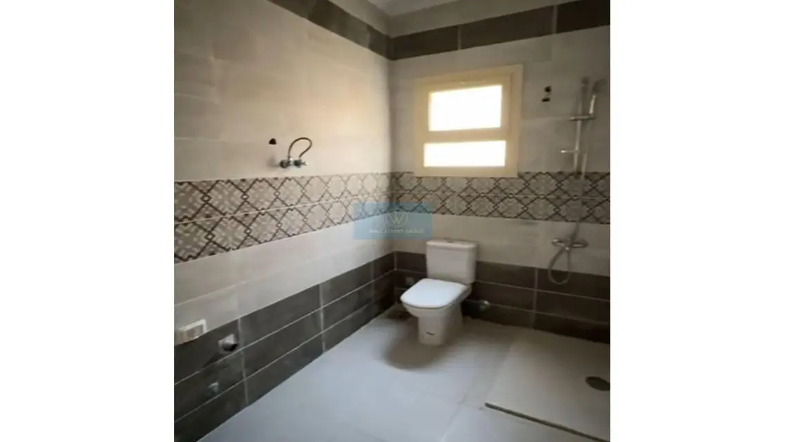 شقة رائعة بتصميم عصري للبيع