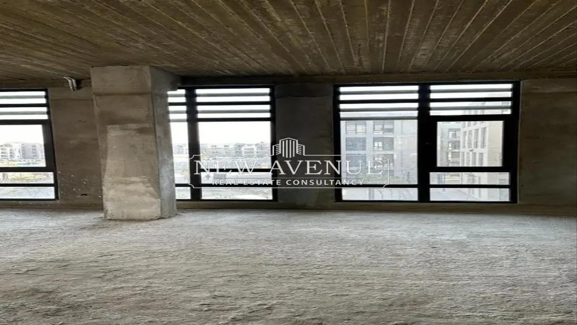 Modern Office Spanning -71 Meters with Great Amenities